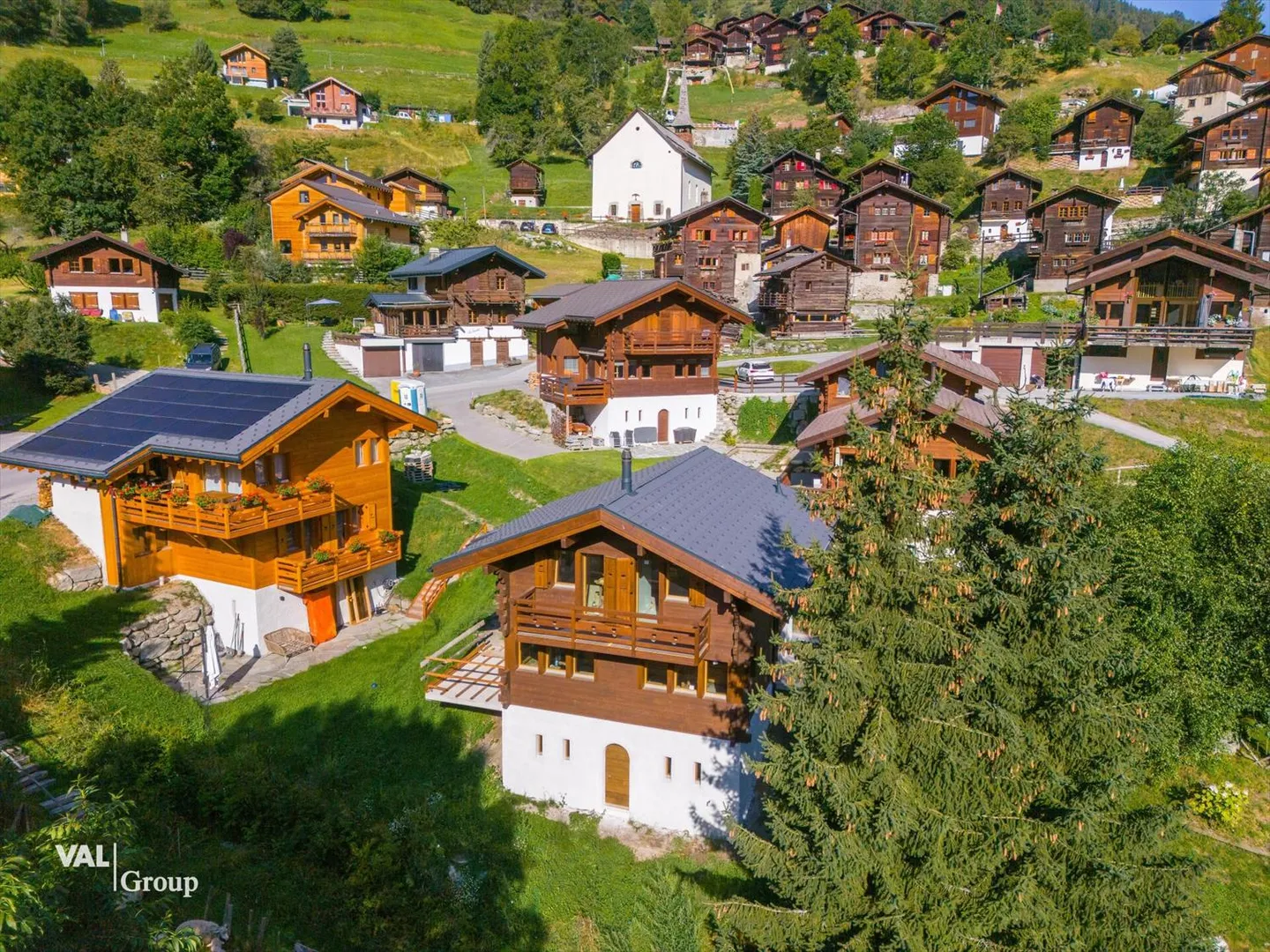 SUPERB OPPORTUNITY - A new chalet at a rare price in the heart of Val d'Anniviers - Photo 10 of 10