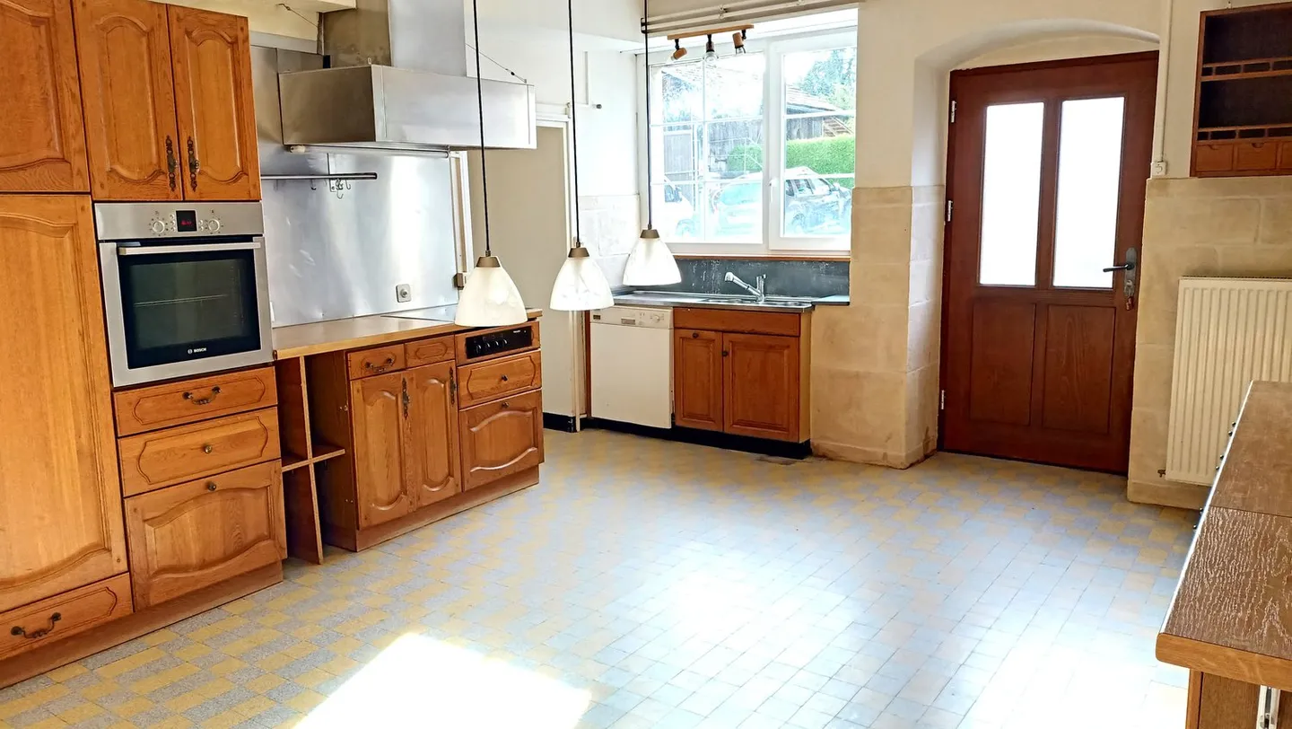 Belle ferme avec deux appartements de 300 m2 et 220 m2 de grange et de paddock - Photo 20 sur 42