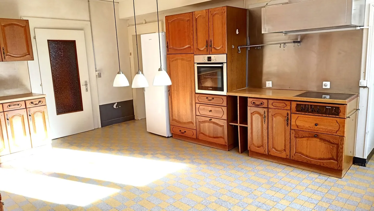 Belle ferme avec deux appartements de 300 m2 et 220 m2 de grange et de paddock - Photo 21 sur 42