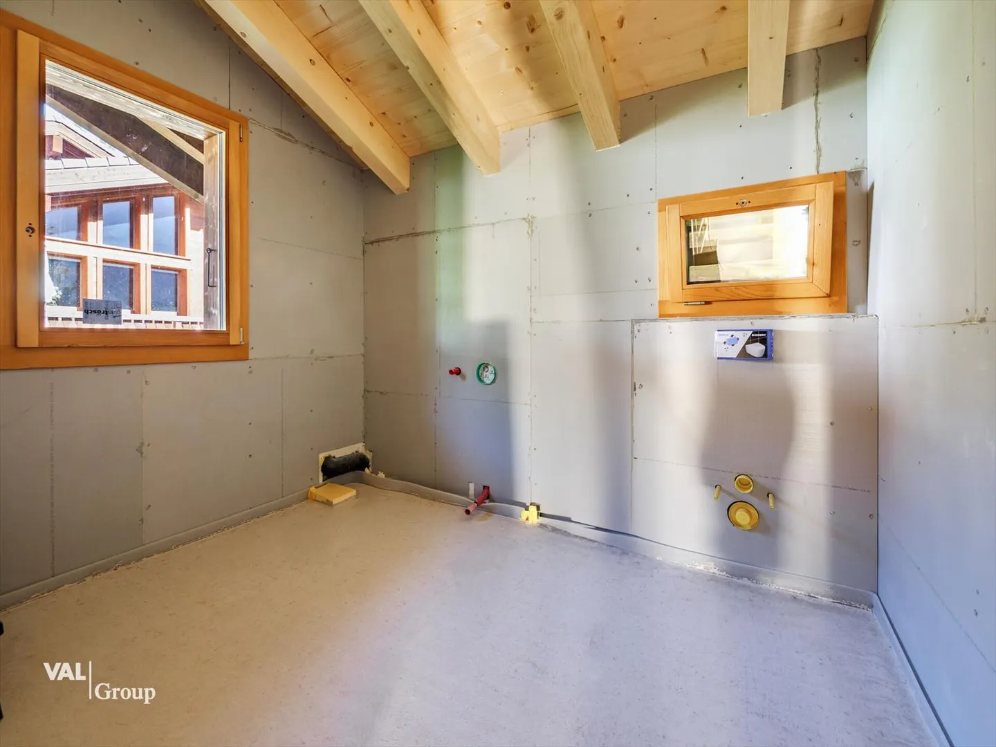 SUPERB OPPORTUNITY - A new chalet at a rare price in the heart of Val d'Anniviers - Photo 3 of 10