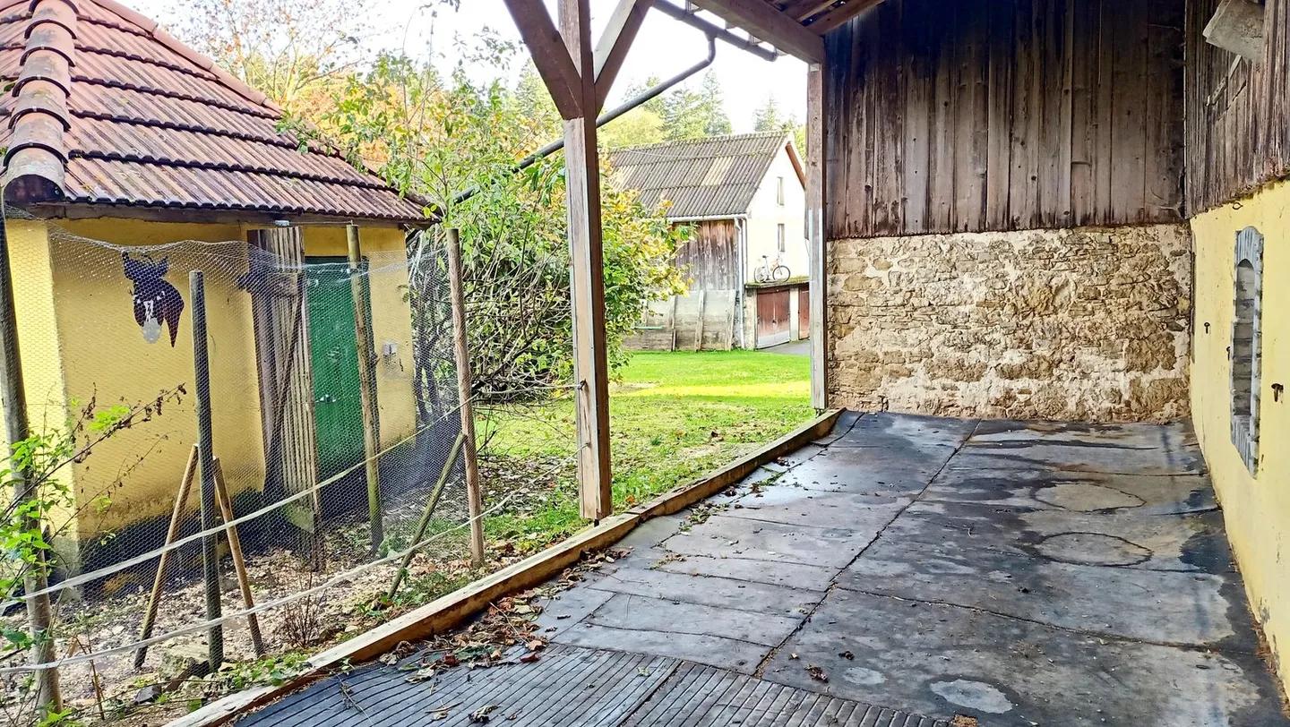 Belle ferme avec deux appartements de 300 m2 et 220 m2 de grange et de paddock - Photo 33 sur 42
