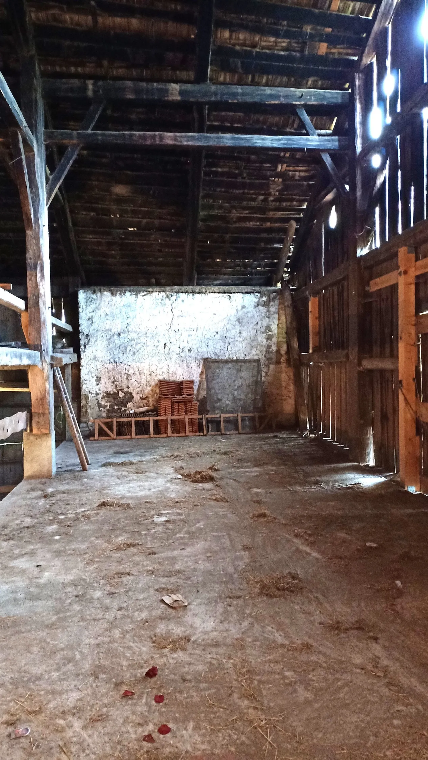 Belle ferme avec deux appartements de 300 m2 et 220 m2 de grange et de paddock - Photo 36 sur 42