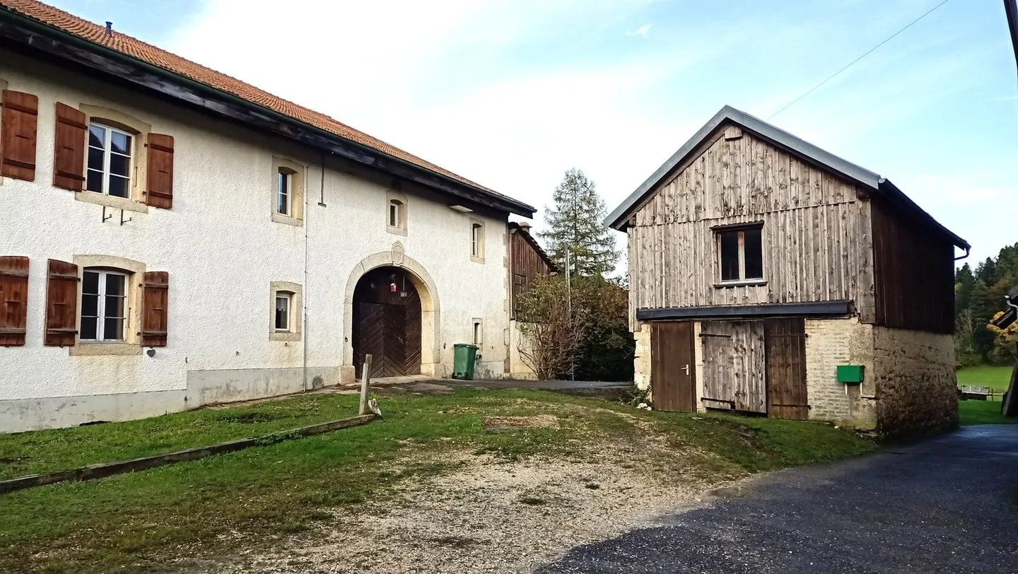 Belle ferme avec deux appartements de 300 m2 et 220 m2 de grange et de paddock - Photo 39 sur 42