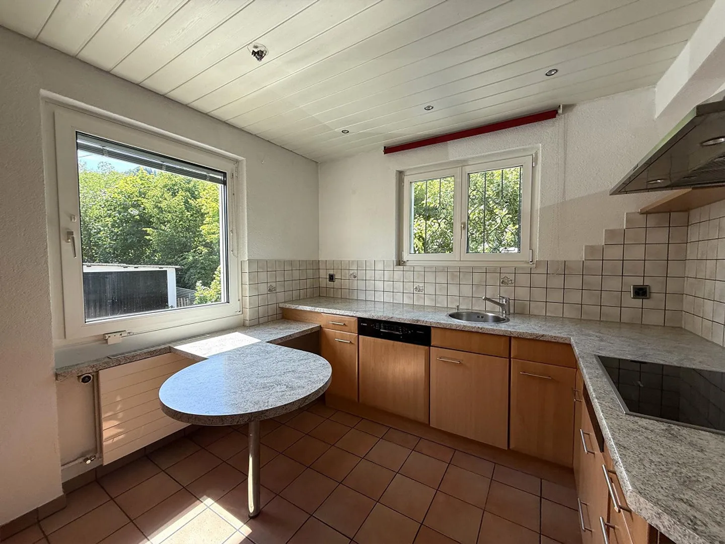 Cozy single-family home for immediate rent - Photo 2 of 7