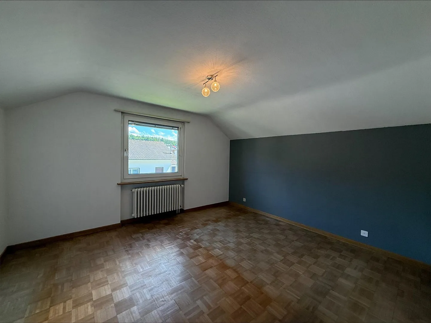 Cozy single-family home for immediate rent - Photo 4 of 7