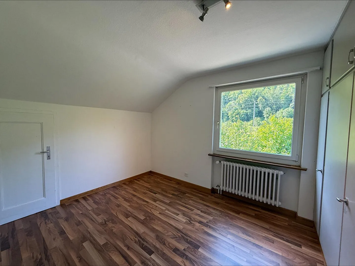 Cozy single-family home for immediate rent - Photo 5 of 7