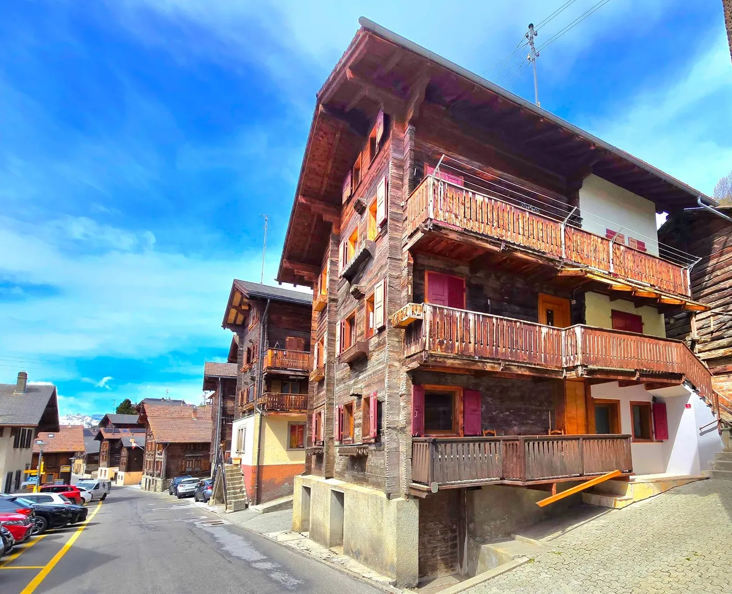 Charming 2.5-room apartment completely renovated in St-Martin (Val d'Hérens) - Photo 1 of 17