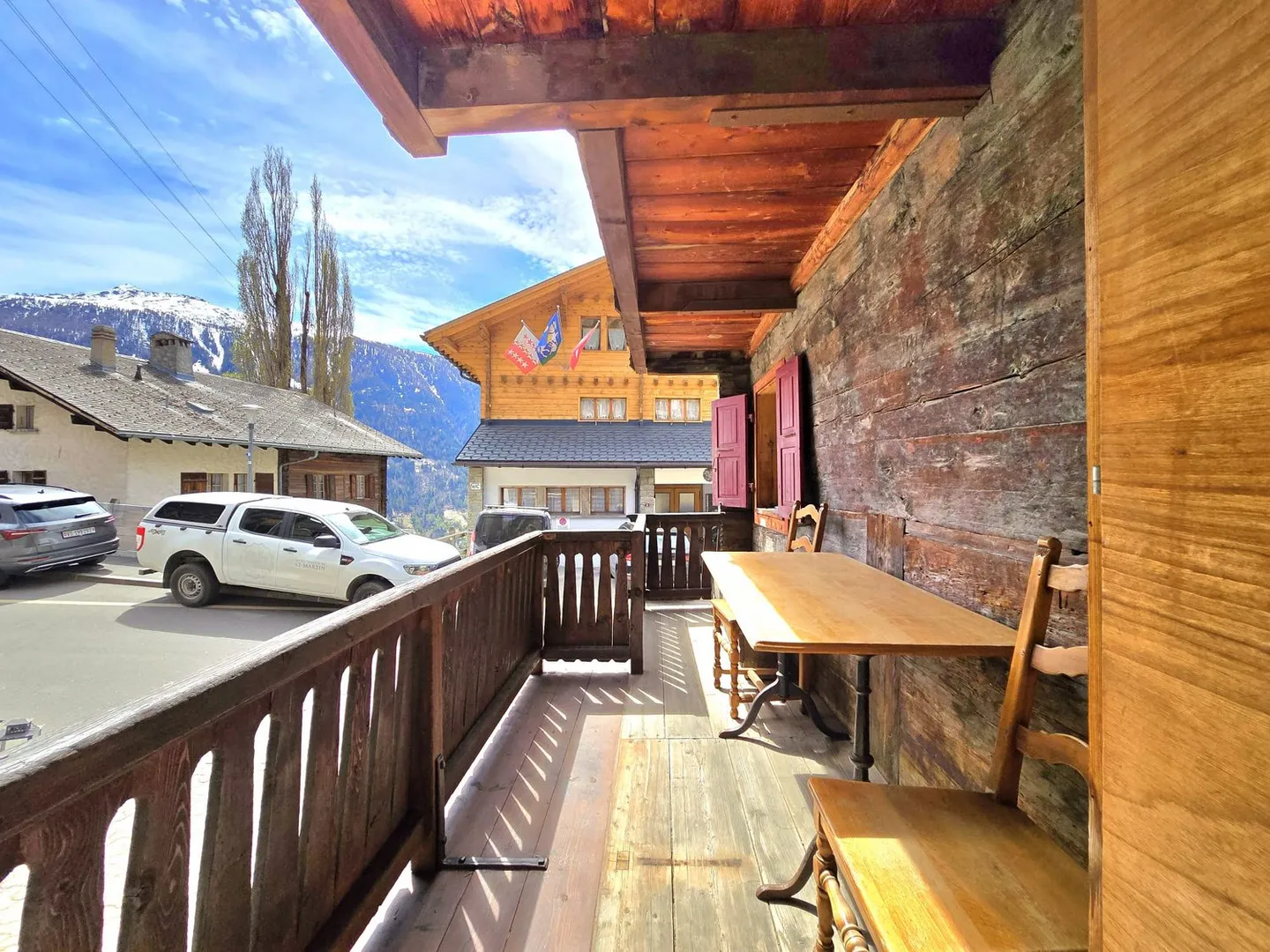 Charming 2.5-room apartment completely renovated in St-Martin (Val d'Hérens) - Photo 2 of 17