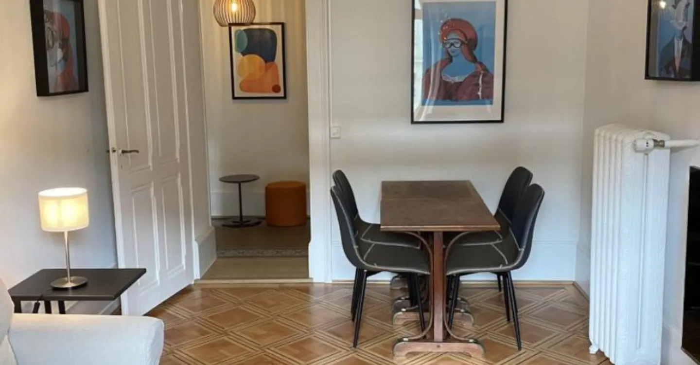 Charming Apartment with Lake View - Photo 3 of 12