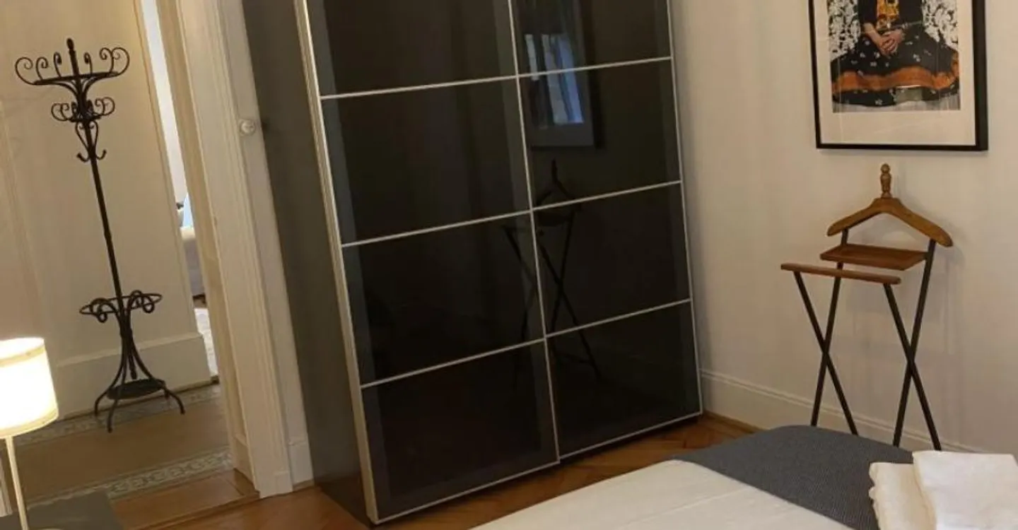 Charming Apartment with Lake View - Photo 6 of 12