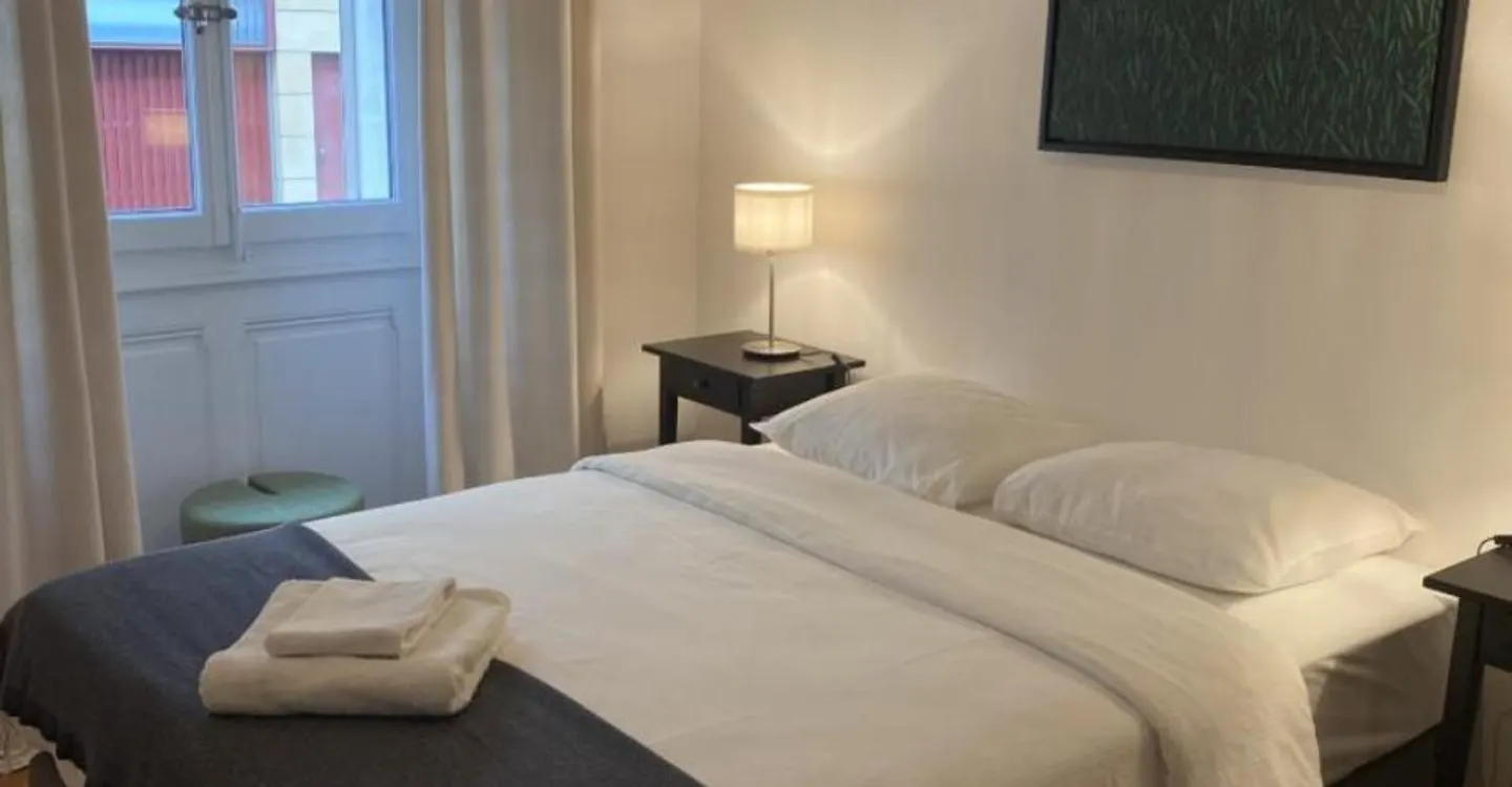 Charming Apartment with Lake View - Photo 7 of 12
