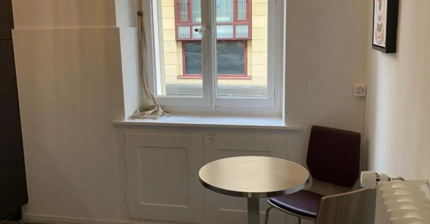 Charming Apartment with Lake View - Photo 9 of 12