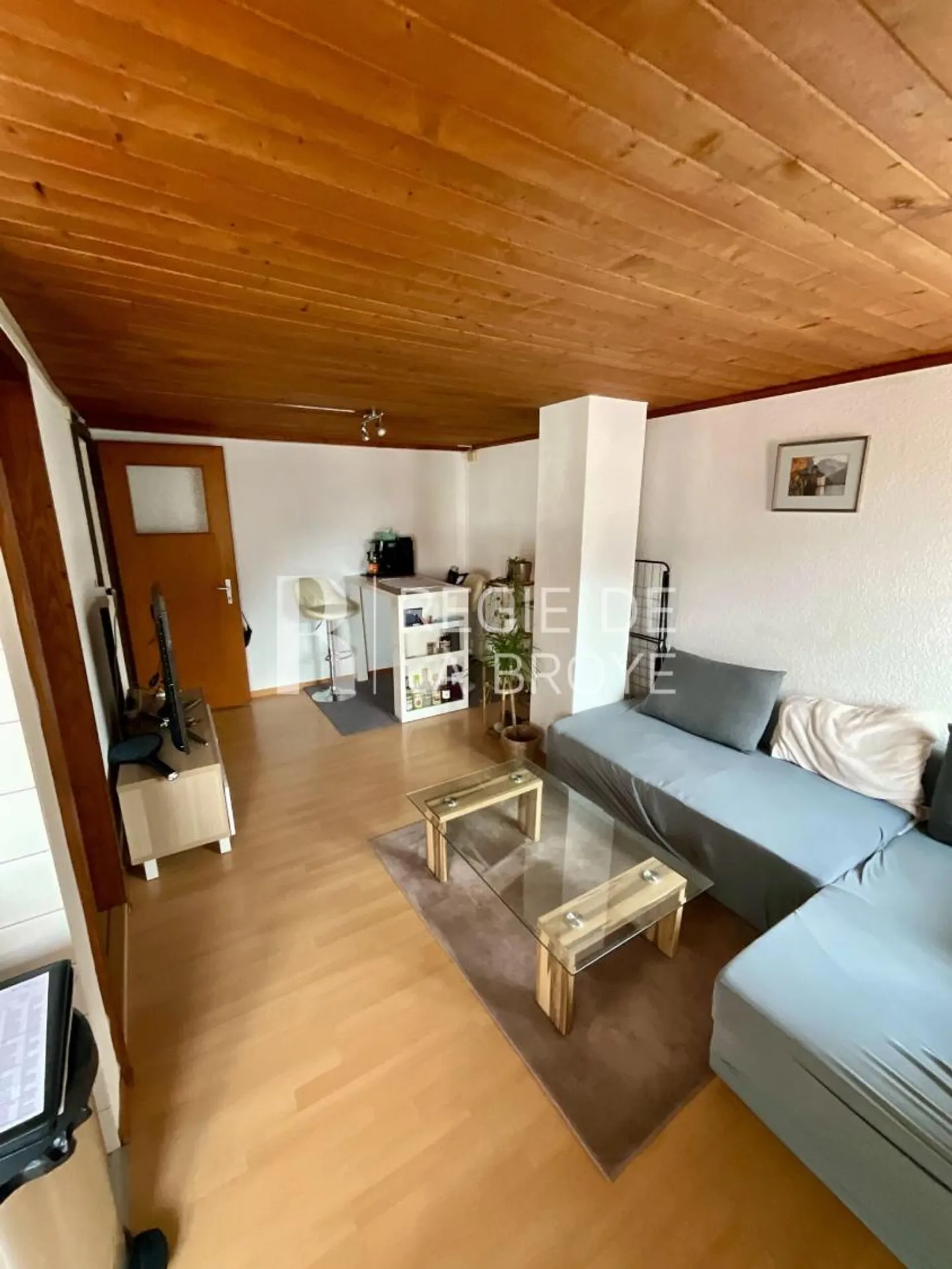 Charmant Appartement 2.5 pièces - Photo 2 sur 8