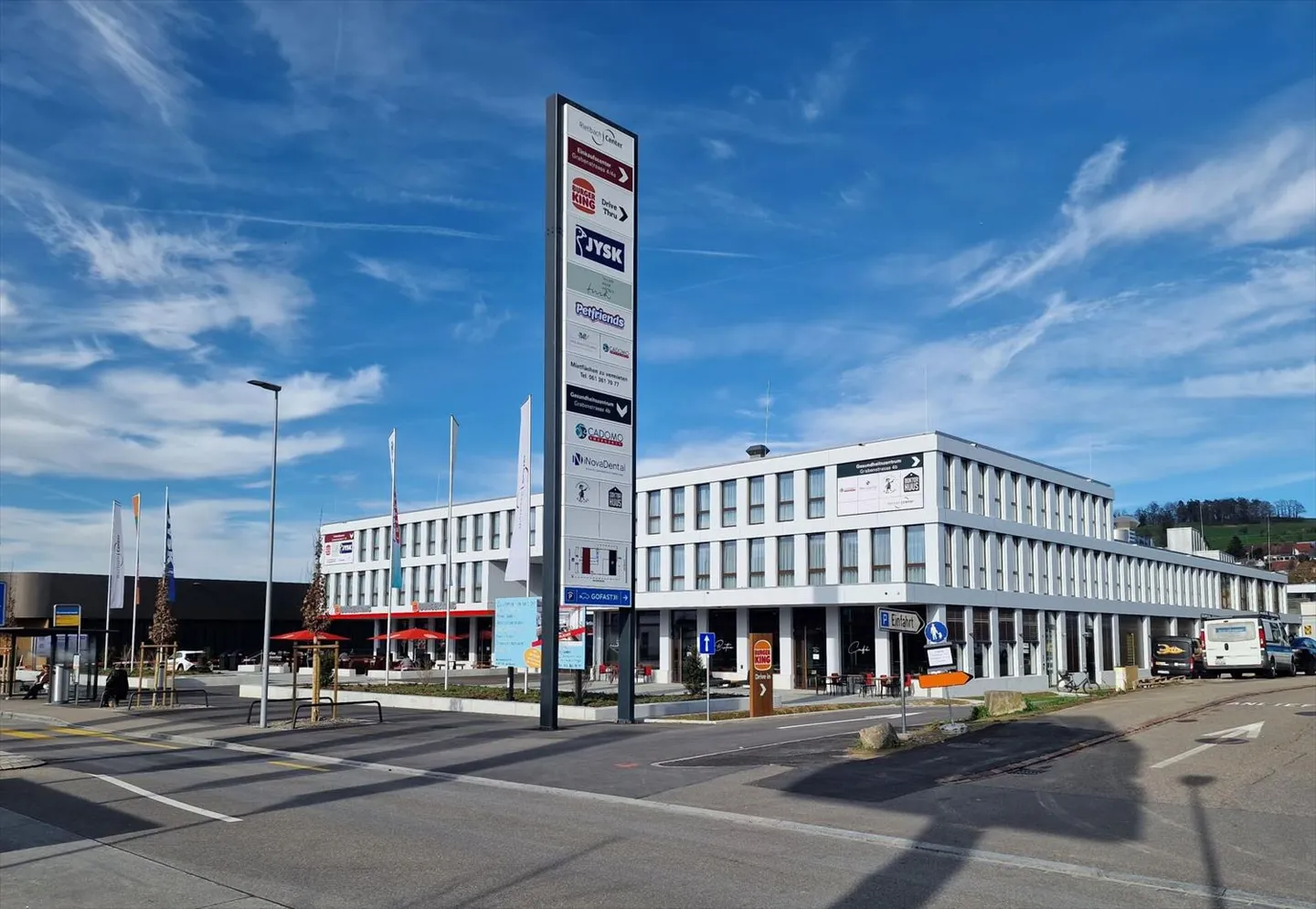 Ausgebaute Praxis- und Dienstleistungsflächen im Rietbach Center - Foto 2 von 7