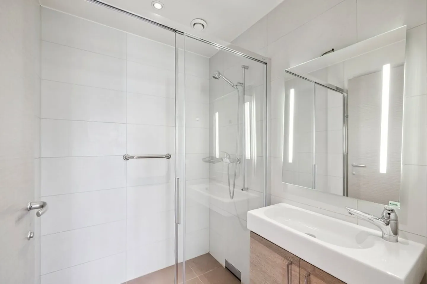 Schönes modernes Dachgeschoß-Apartment im 5. Stock - Foto 6 di 11