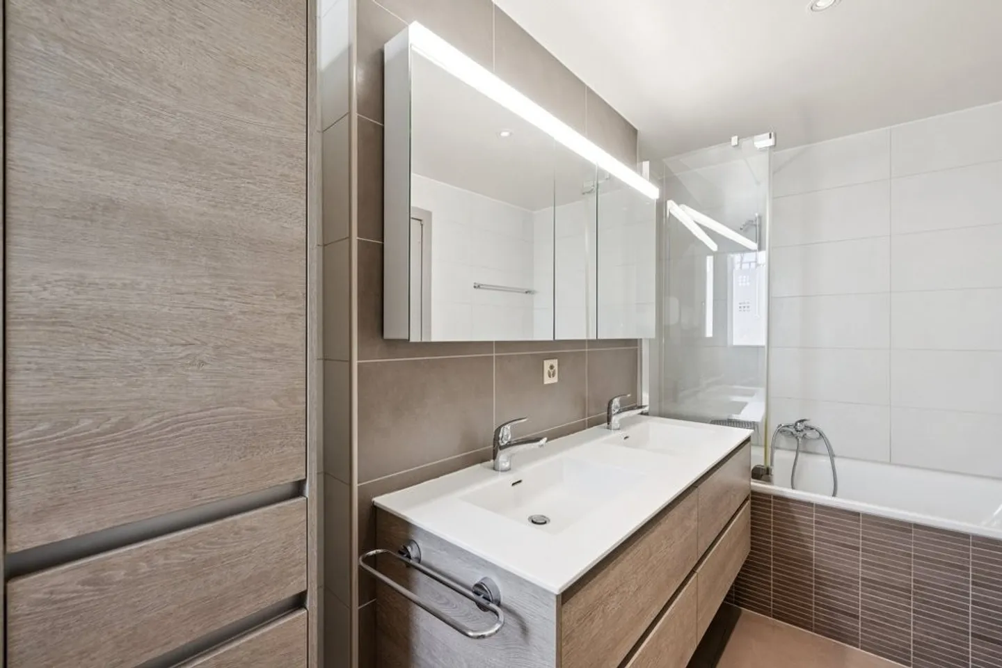 Schönes modernes Dachgeschoß-Apartment im 5. Stock - Foto 8 di 11