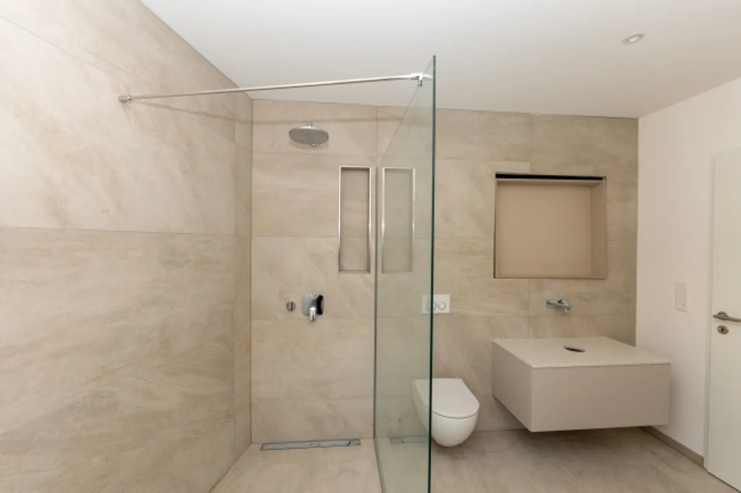 Appartement moderne de 3,5 pièces avec vue à Obermumpf - Photo 6 sur 11