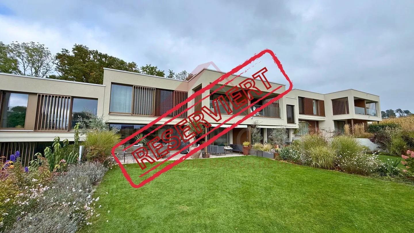 Stunning adjacent 6.5-room villa - contemporary design, absolute comfort and lakeside location - Photo 1 of 17