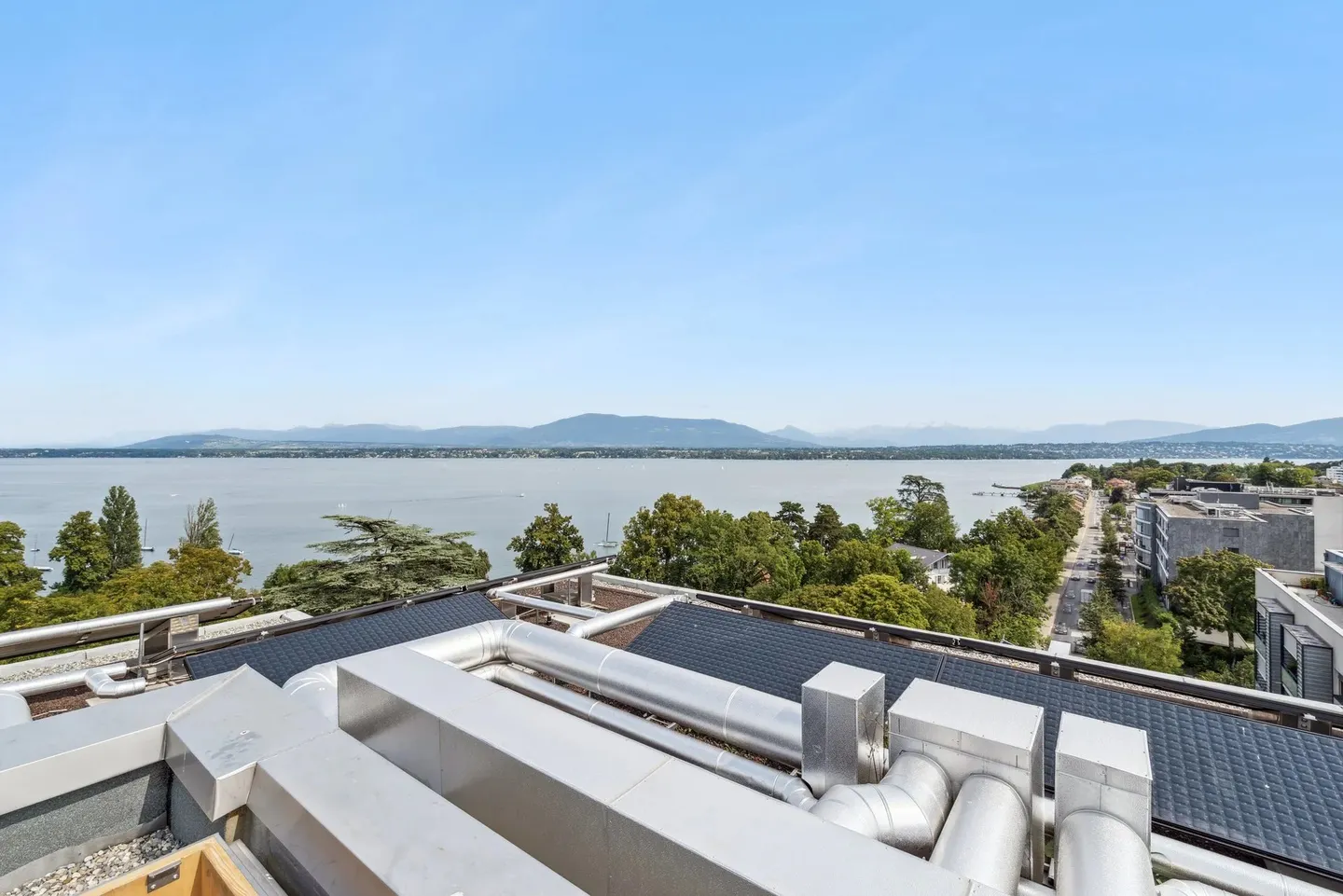 Charming Apartment with Lake View - Photo 2 of 5