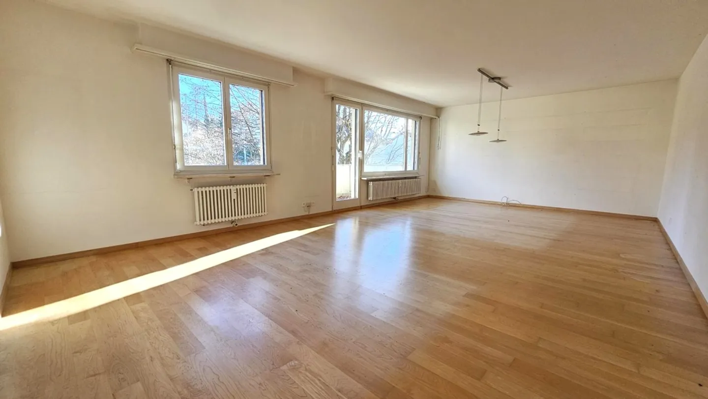 LA TUA OPPORTUNITÀ – APPARTAMENTO DI 4,5 STANZE CON POTENZIALE! - Foto 3 di 10