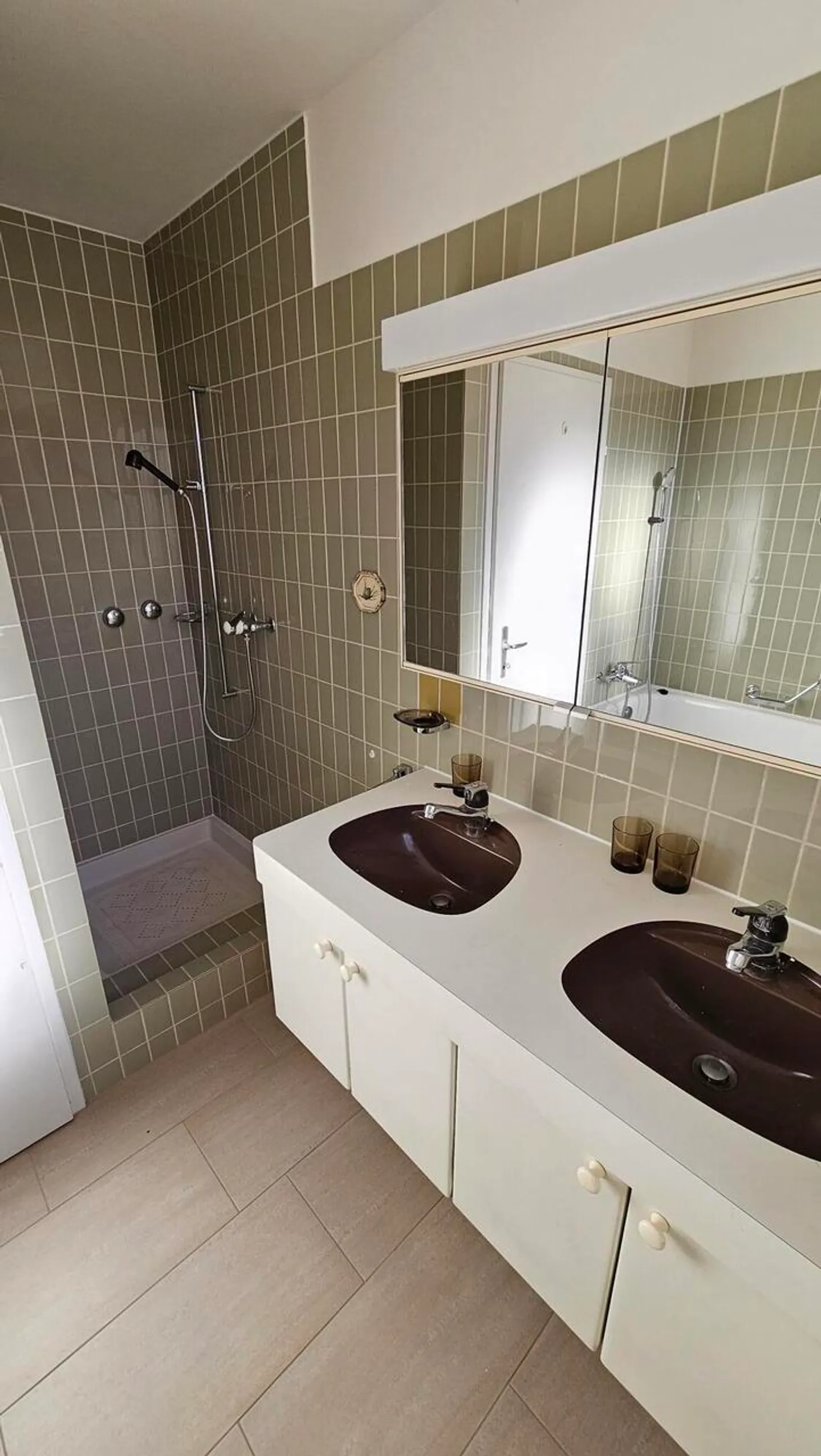 LA TUA OPPORTUNITÀ – APPARTAMENTO DI 4,5 STANZE CON POTENZIALE! - Foto 4 di 10