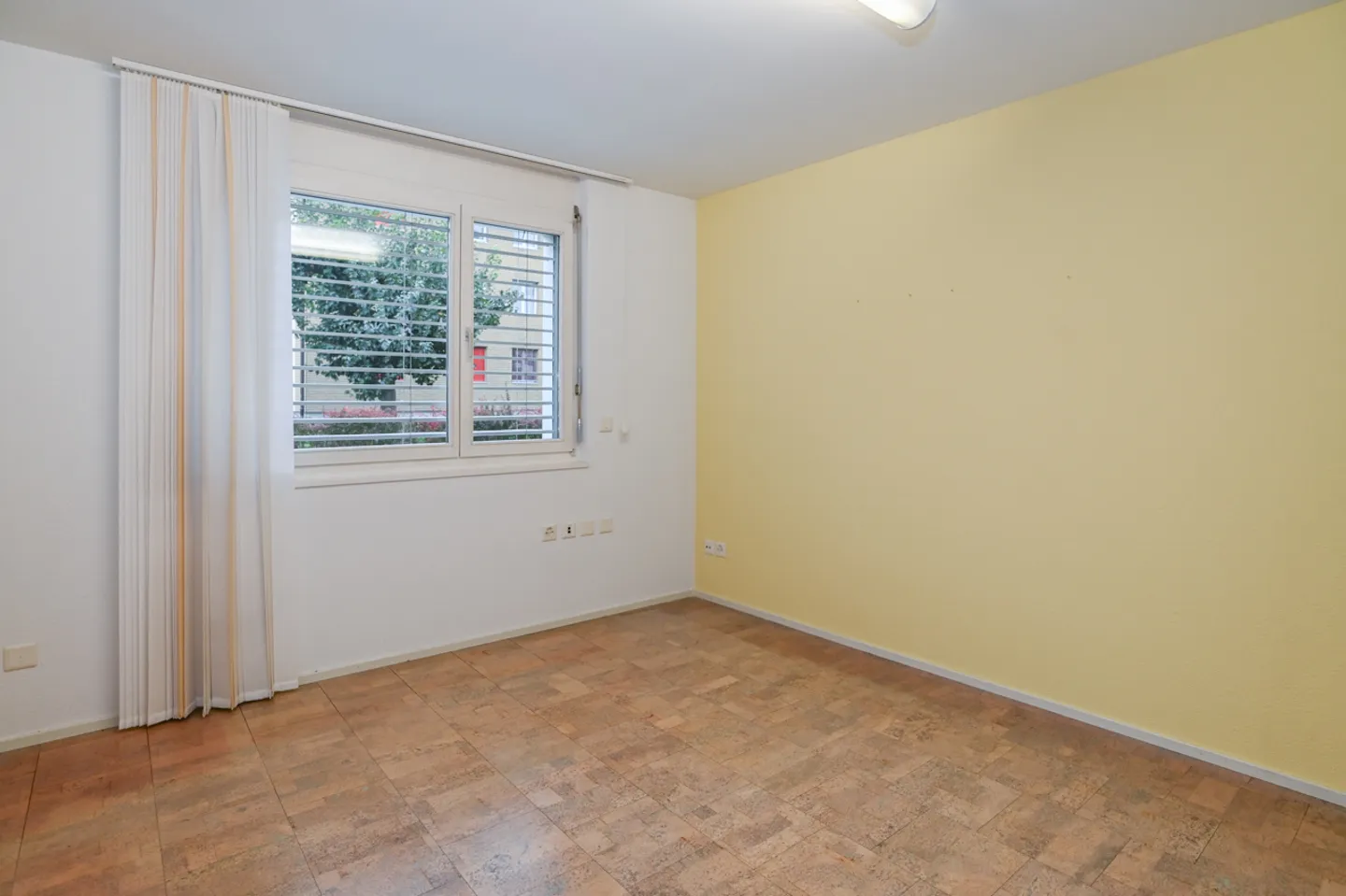 «Rollstuhlgängige Gewerberäume im Erdgeschoss / vielseitig nutzbar» - Photo 5 of 14