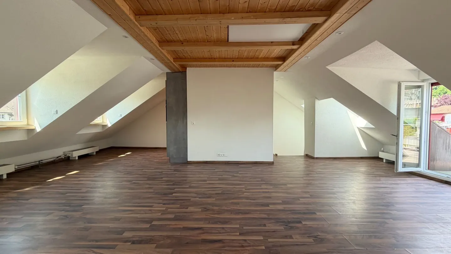 Bright 5-room maisonette apartment with large terrace in Gelterkinden - Photo 9 of 15