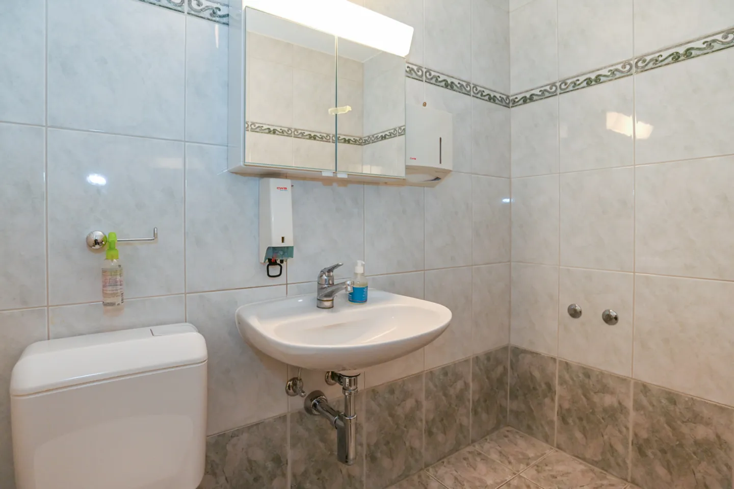 «Rollstuhlgängige Gewerberäume im Erdgeschoss / vielseitig nutzbar» - Photo 10 of 14