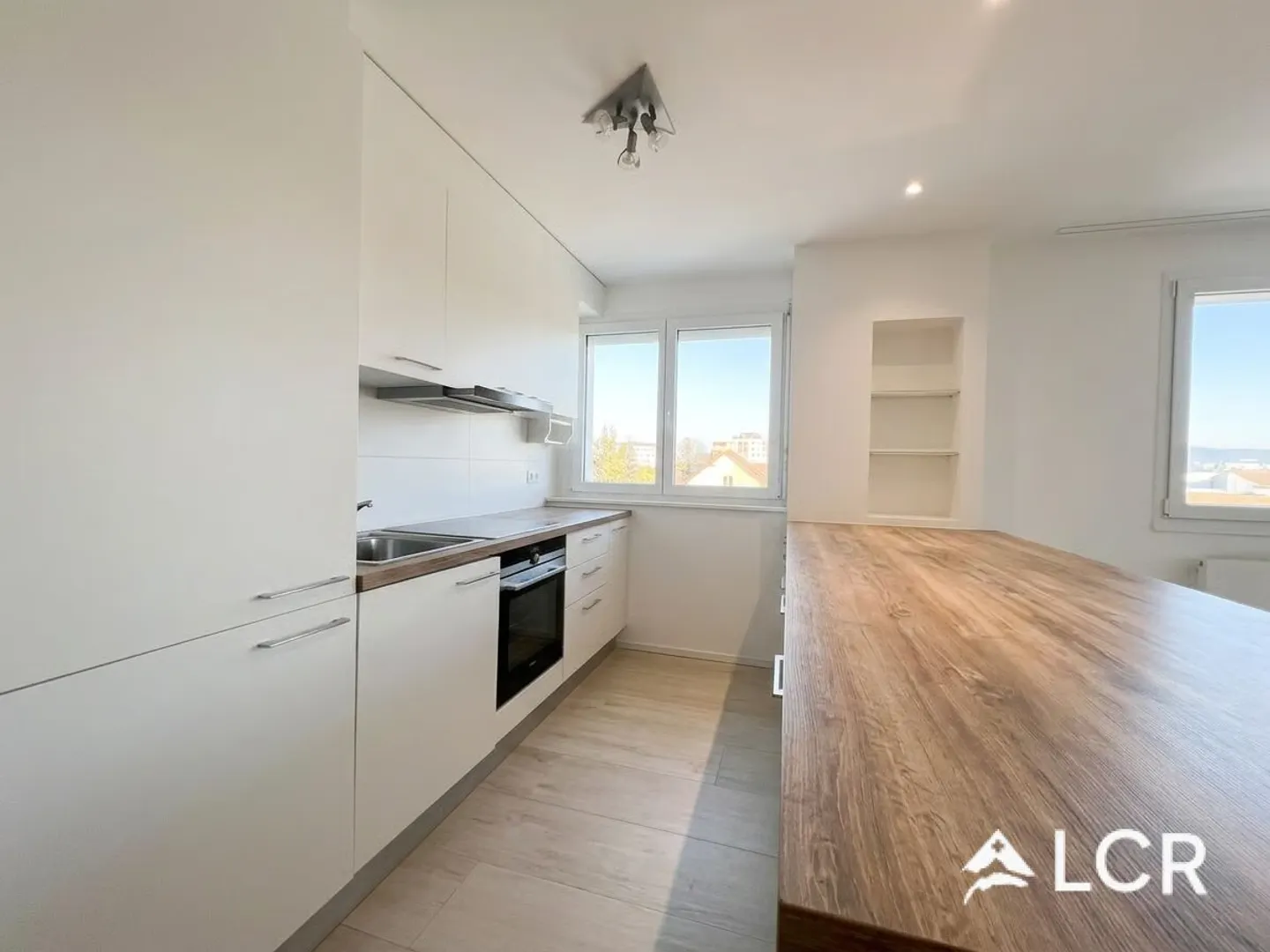 Appartement Charmant avec Terrasse - Photo 3 sur 13