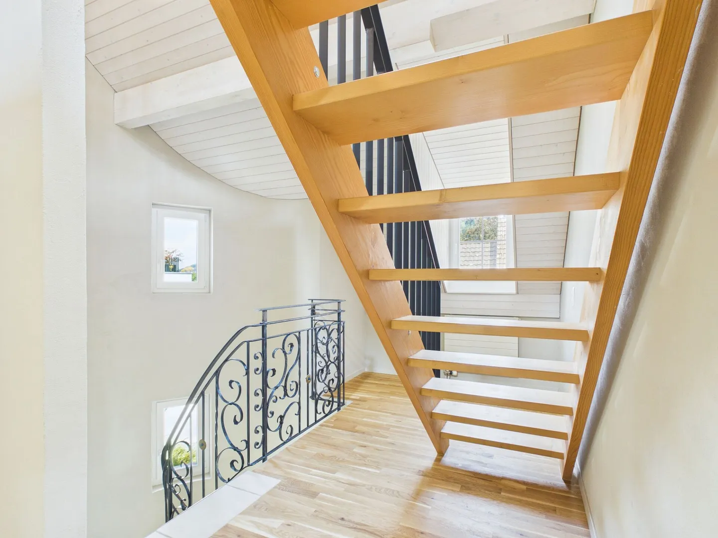 Spacious 6.5-room single-family house with dream garden in Wettingen - Photo 6 of 13