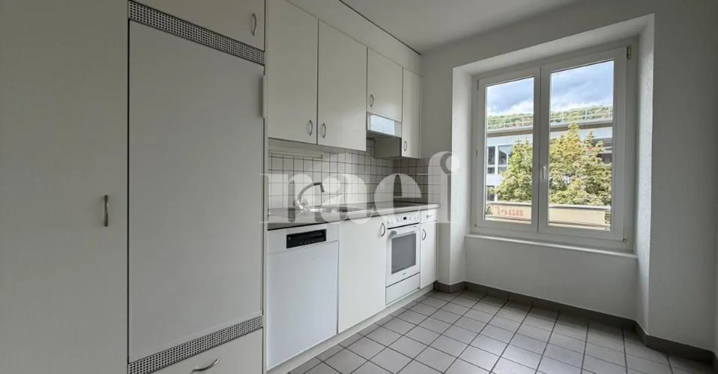Bright 3-room apartment in a quiet neighborhood, in Peseux - Photo 2 of 6