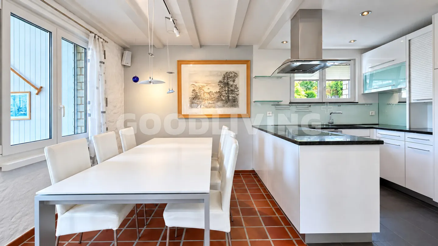 Moderne freistehende Haus mit Solartechnik - Foto 2 von 4