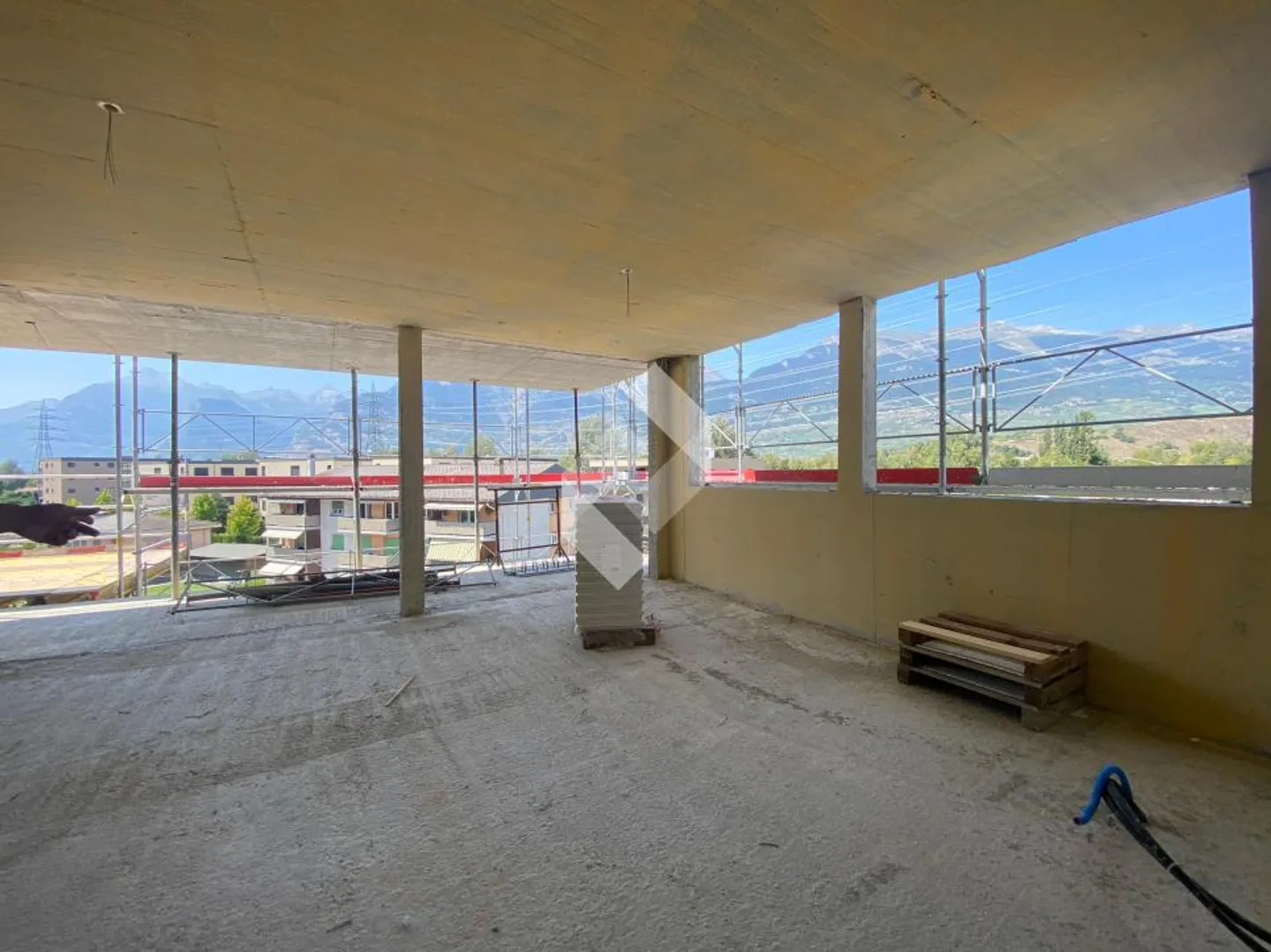 Beautiful penthouse facing west - Free panoramic view - Photo 1 of 11