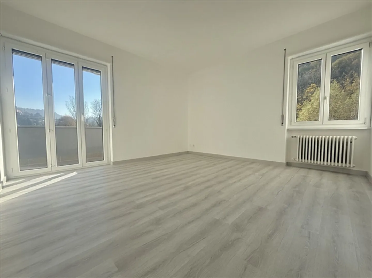 Appartement spacieux de 4,5 pièces rénové à Chiasso - Photo 2 sur 9