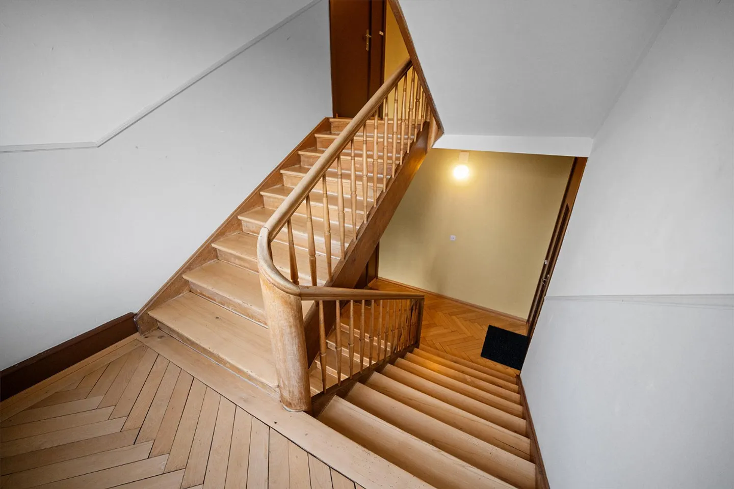 Appartamento mansardato con fascino d'epoca - Foto 10 di 13