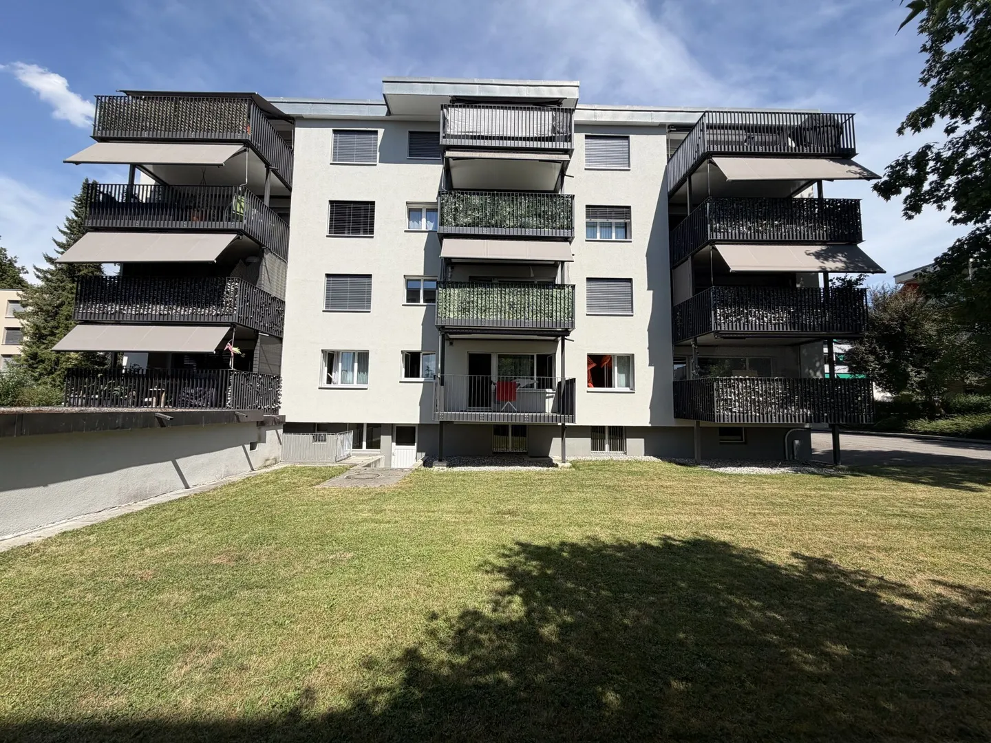 Barrier-free 3.5-room apartment with huge balcony in Urtenen-Schönbühl for rent! - Photo 1 of 18
