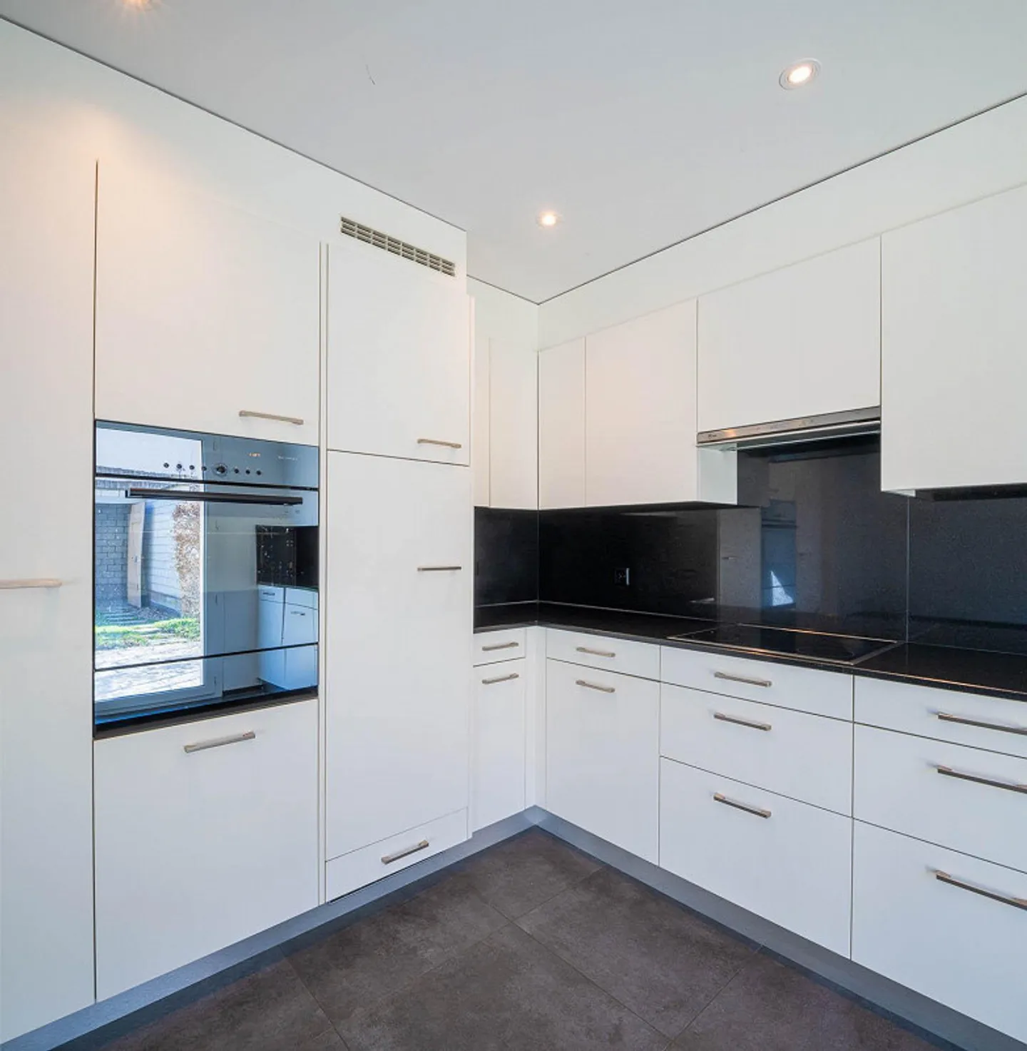 Appartement spacieux de 3,5 pièces à Feuerthalen ! - Photo 2 sur 9