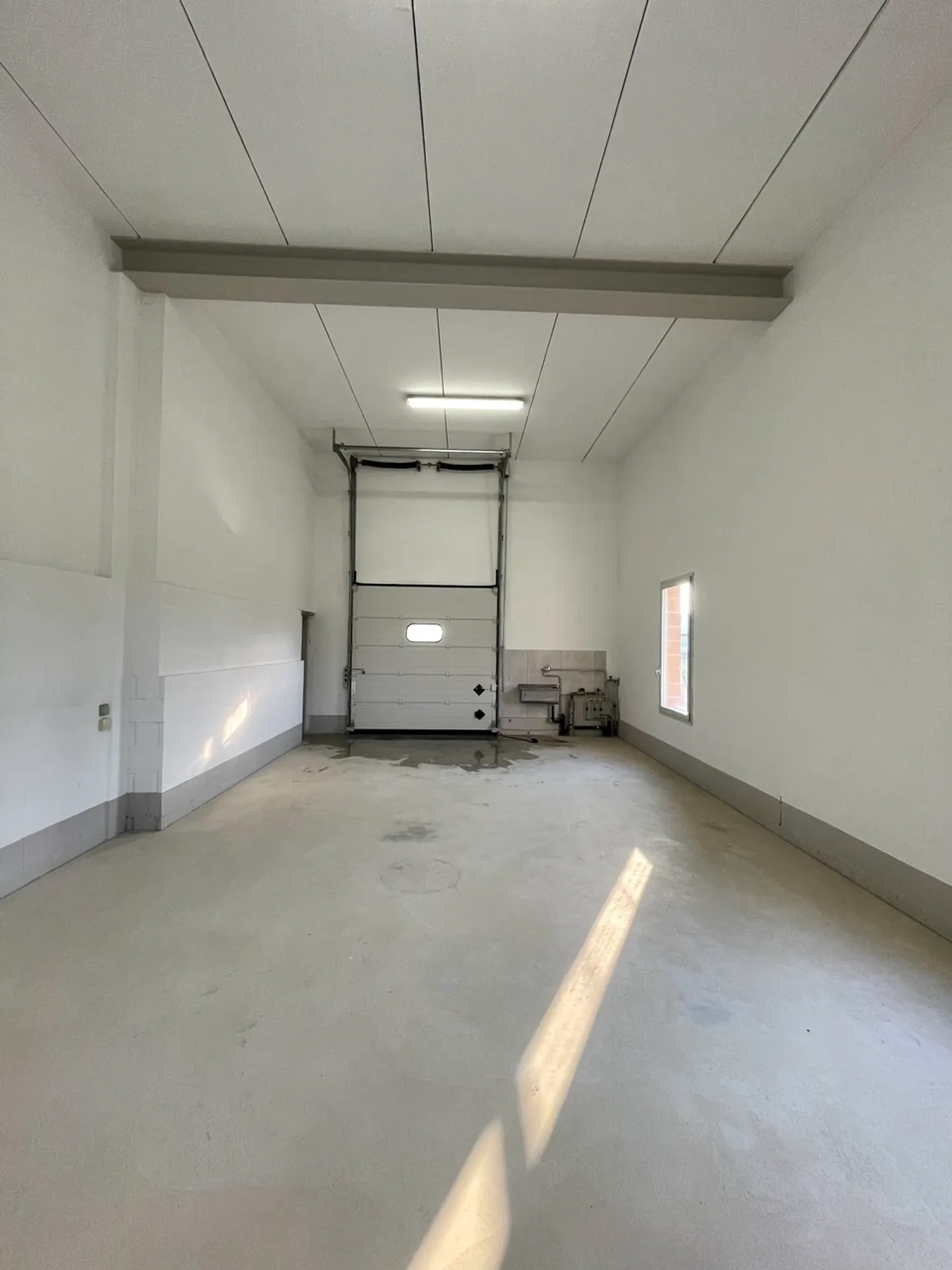 COMMERCIAL SPACE IN GENESTRERIO - Photo 2 of 4