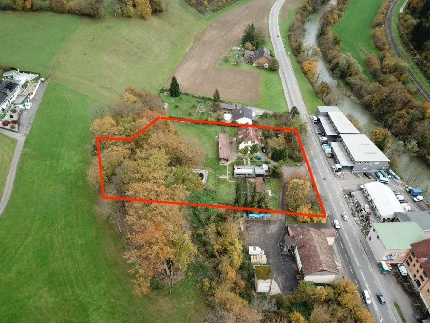 Attractive plot with versatile potential and existing property in idyllic location - Photo 4 of 13