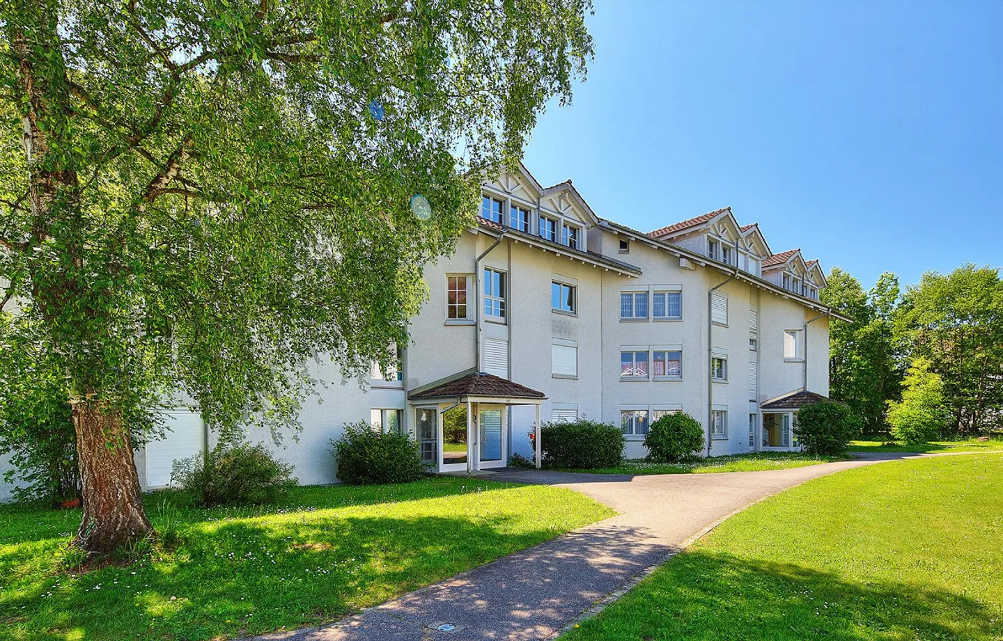 Geräumige Wohnung in grüner Lage - Foto 1 von 6