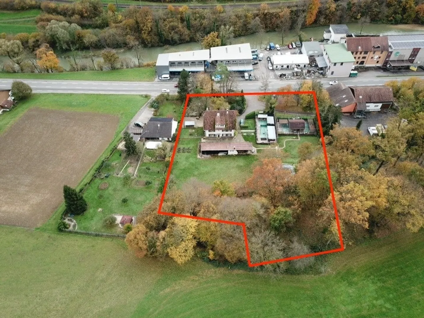 Attractive plot with versatile potential and existing property in idyllic location - Photo 5 of 13