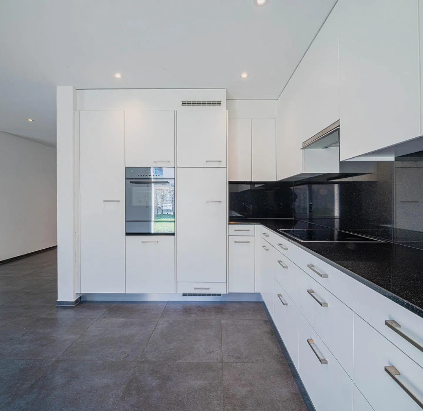 Appartement spacieux de 3,5 pièces à Feuerthalen ! - Photo 3 sur 9