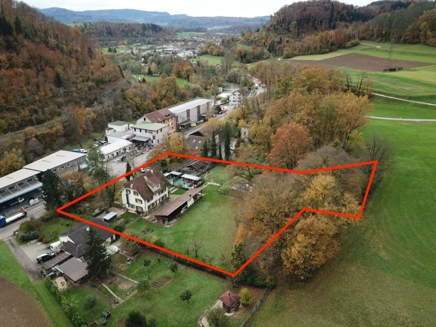 Attractive plot with versatile potential and existing property in idyllic location - Photo 2 of 13