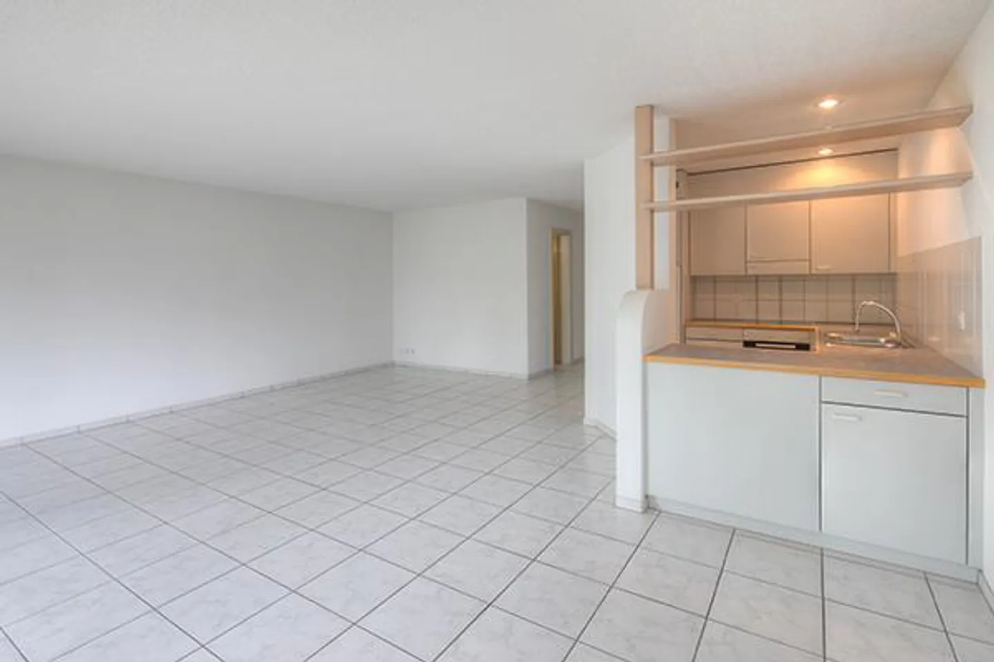 Geräumige Wohnung in grüner Lage - Foto 3 von 6