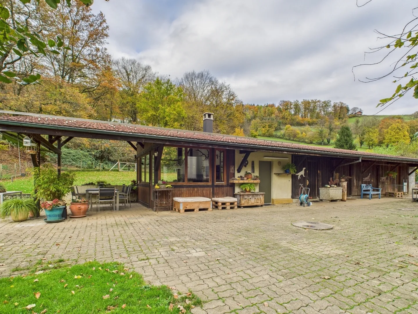 Attractive plot with versatile potential and existing property in idyllic location - Photo 7 of 13