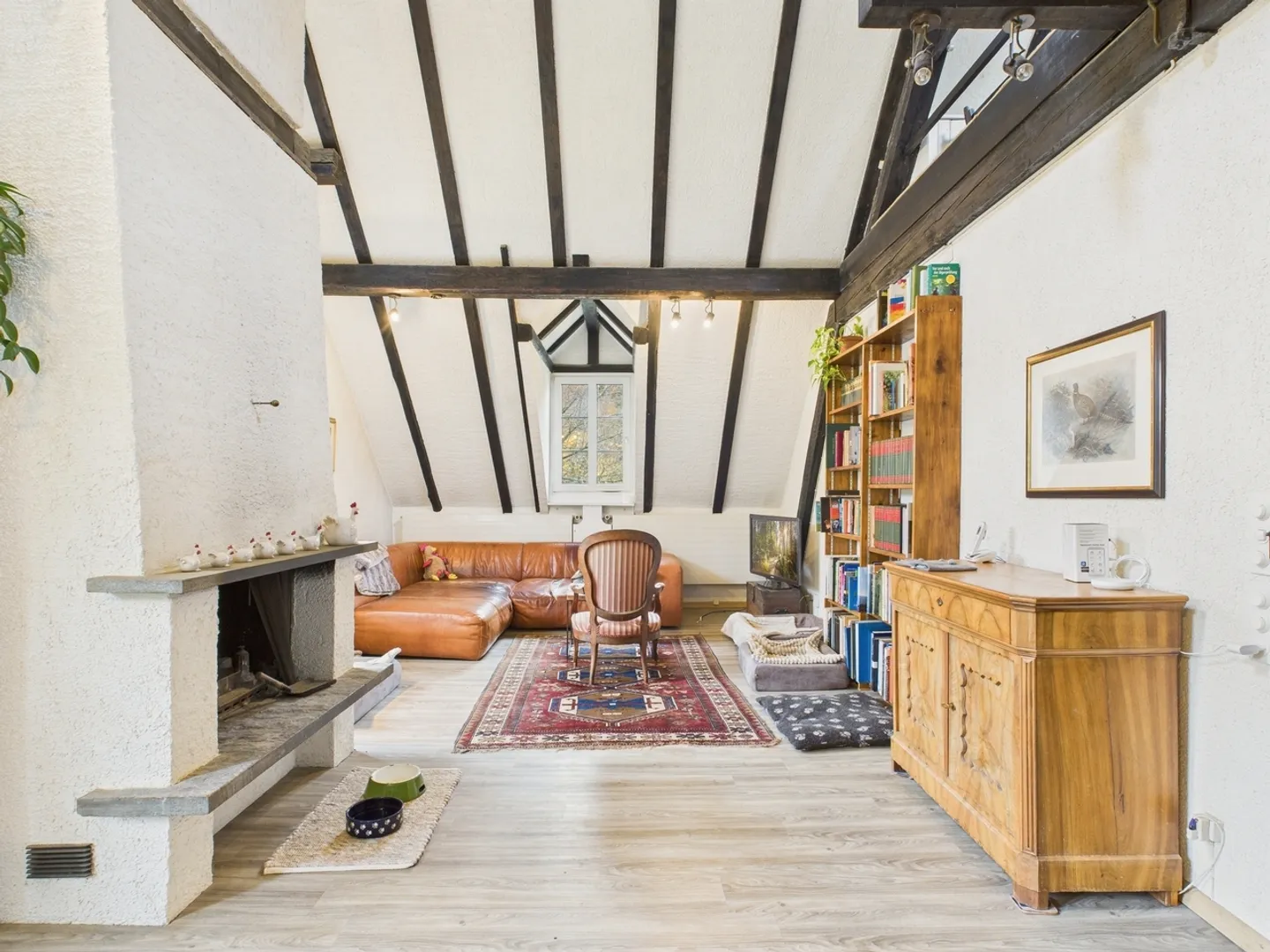 Attractive plot with versatile potential and existing property in idyllic location - Photo 8 of 13