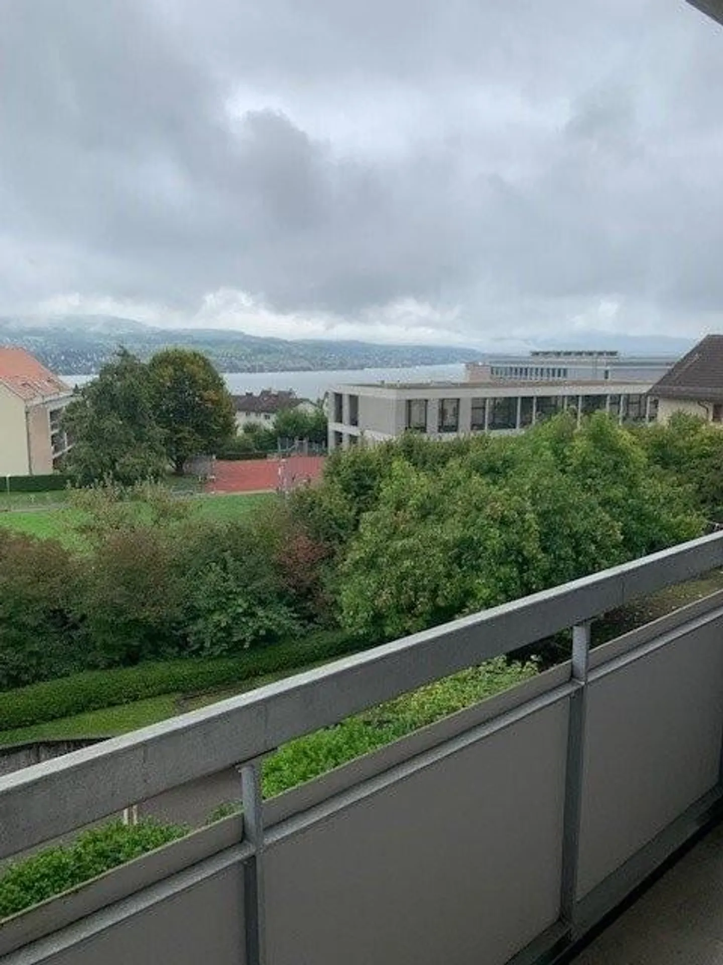 Befristete Wohnung bis 28.02.2026 in Oberrieden zu vermieten - Foto 1 von 8