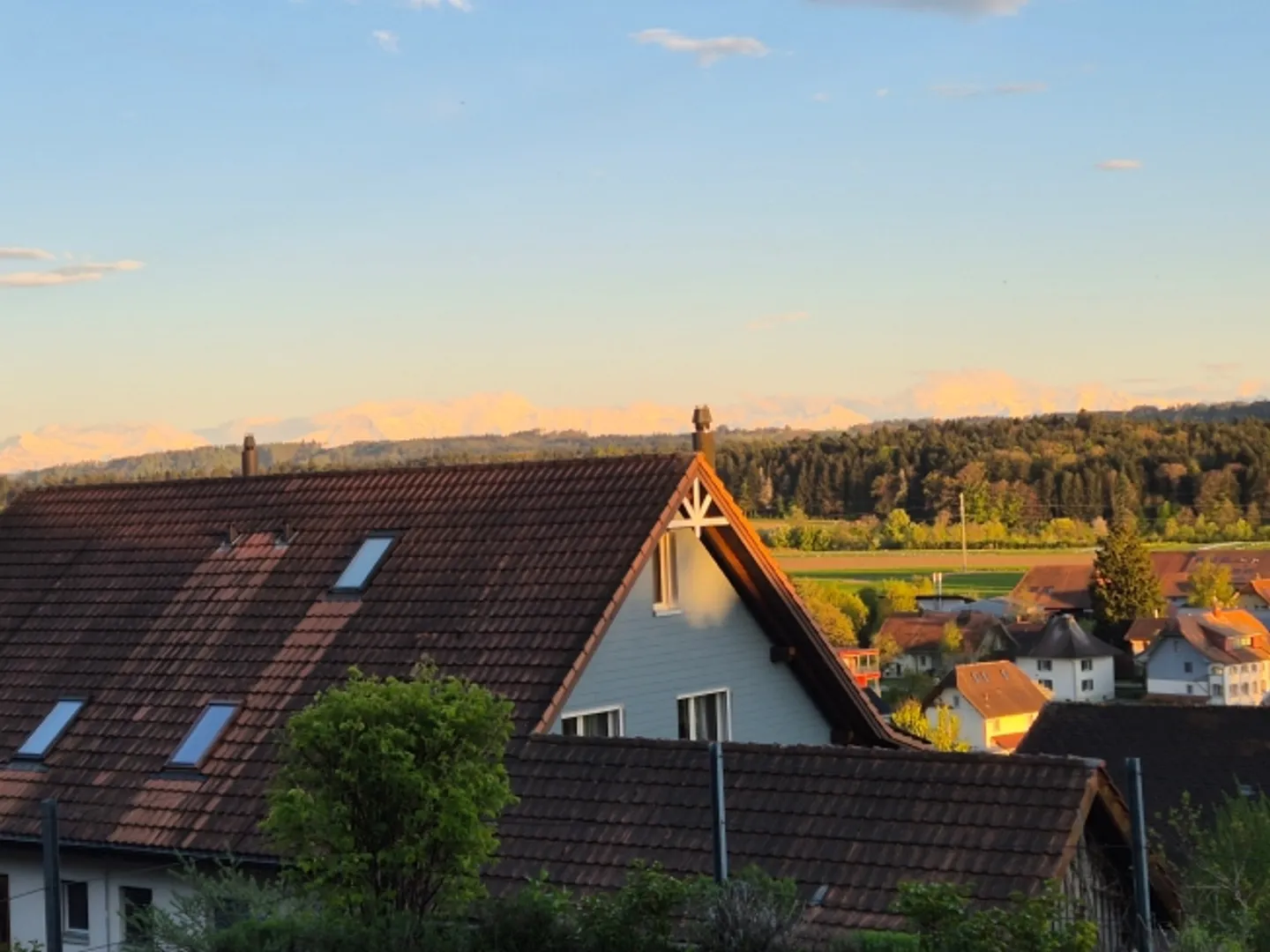 Maison d'angle attrayante de 5,5 pièces dans le Seeland bernois - Photo 2 sur 10
