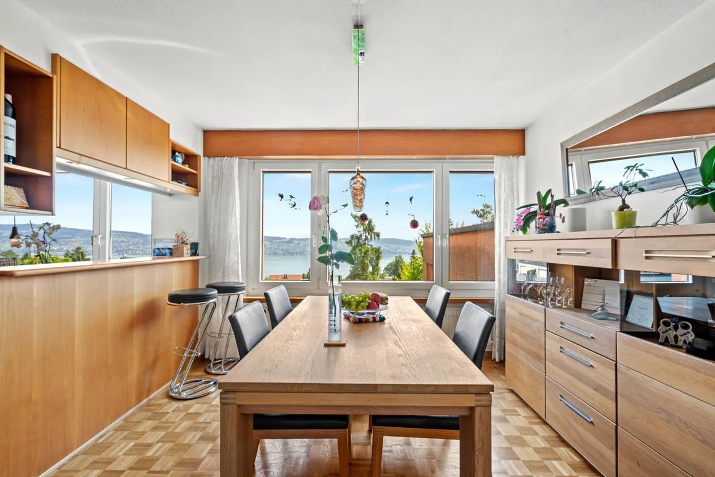 Charmante appartement en attique de 4,5 pièces avec vue imprenable sur le lac - Photo 5 sur 13