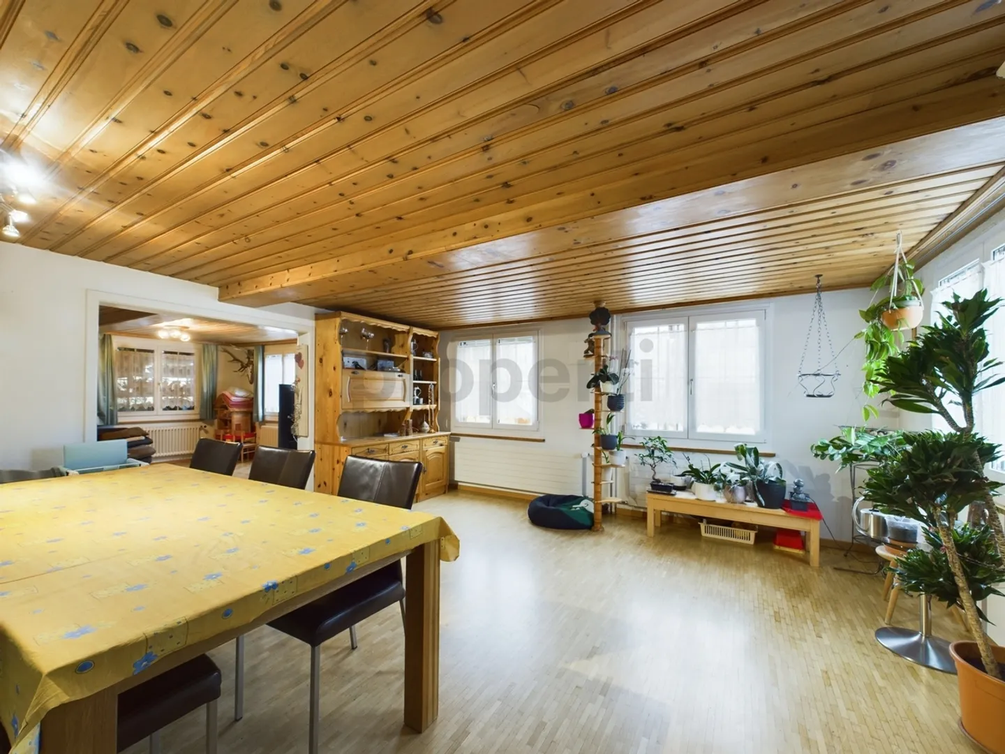 Zuhause mit Zusatznutzen - grosszügige 5.5-Zimmer-Wohnung &amp; Mieteinnahmen im Erdgeschoss - Foto 9 von 13